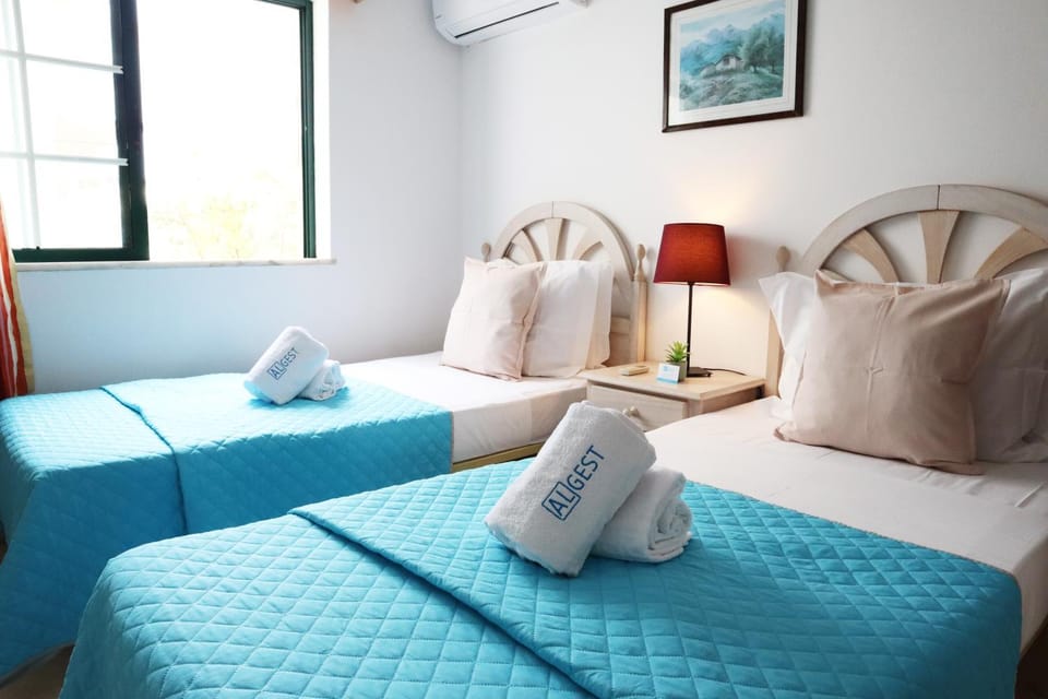 Spring, Bed, People, Winter, Summer, Photo of the whole room, Logo/Certificate/Sign, Bedroom, Autumn, Guests, Area and facilities, children, group of guests, furniture, heating, internet, towels, air conditioner