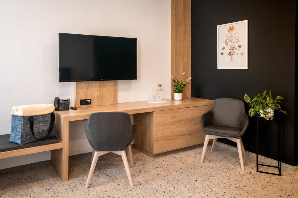 TV and multimedia, Seating area