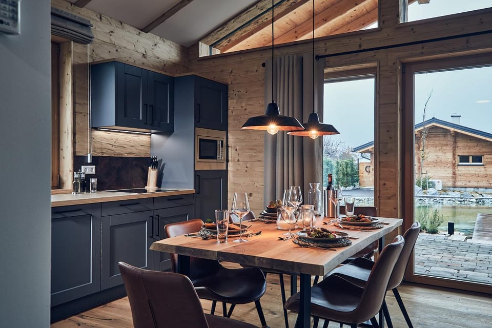 Kitchen or kitchenette, Dining area, minibar, kitchen