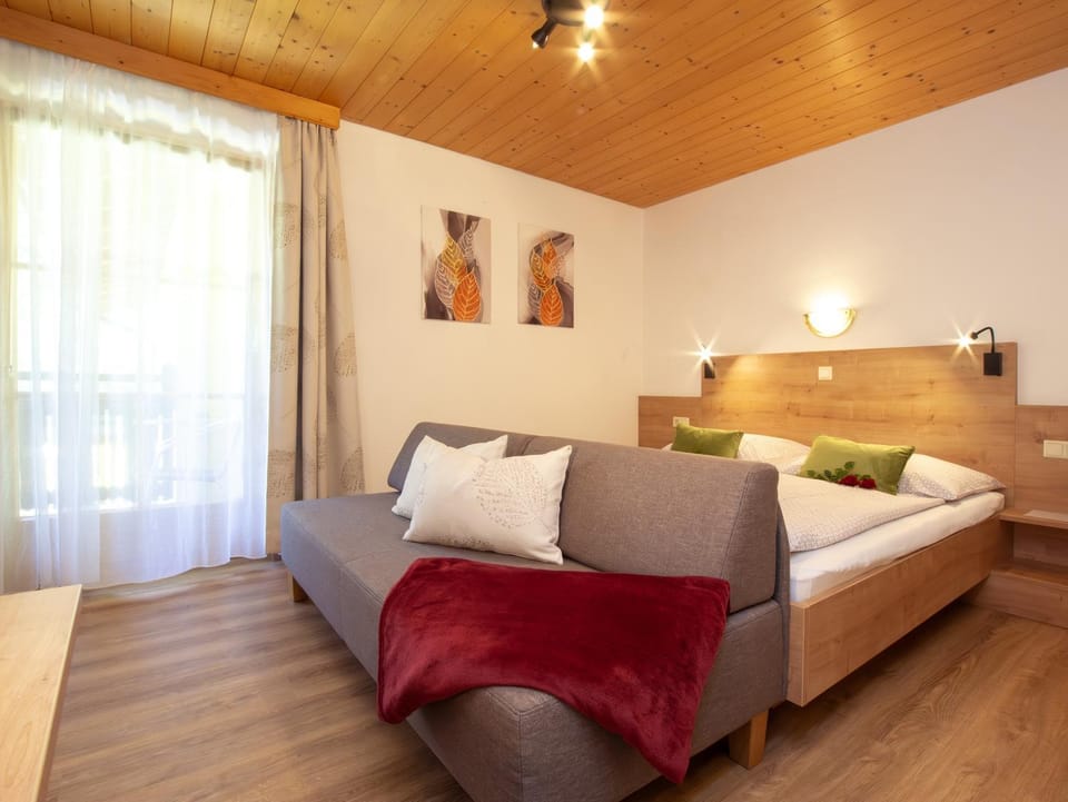 Bed, Photo of the whole room, Seating area, Bedroom
