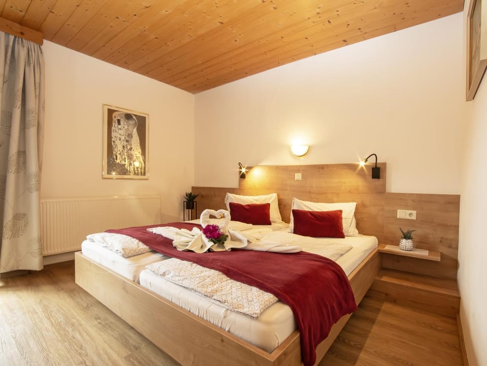 Bed, Photo of the whole room, Bedroom, Guests, towels