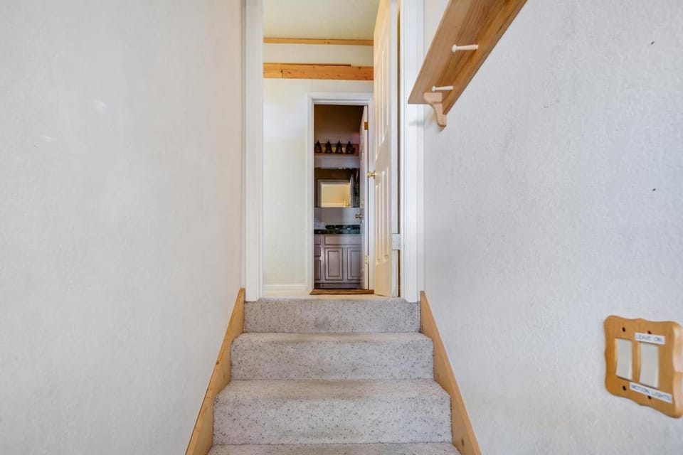 Sunny Studio Ski Loft - Creekside #103 Apartment in Bear Valley