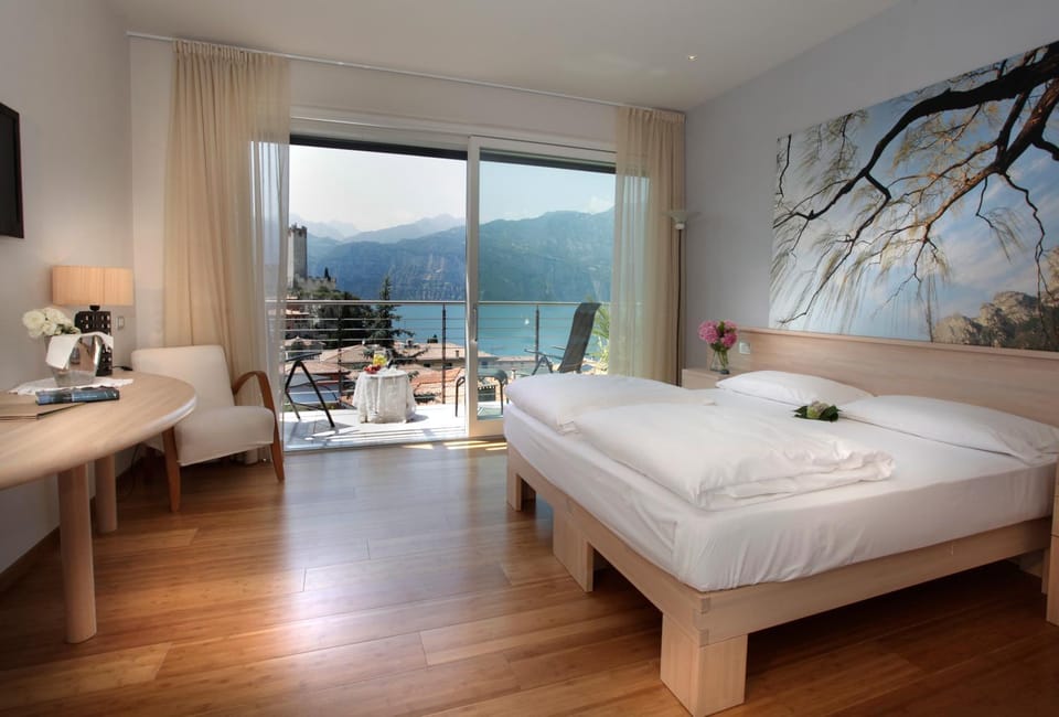 Natural landscape, Photo of the whole room, Bedroom