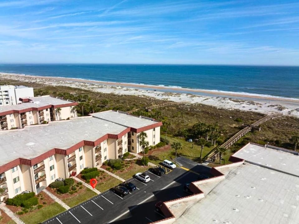 Property building, Bird's eye view, Beach, Sea view, Parking