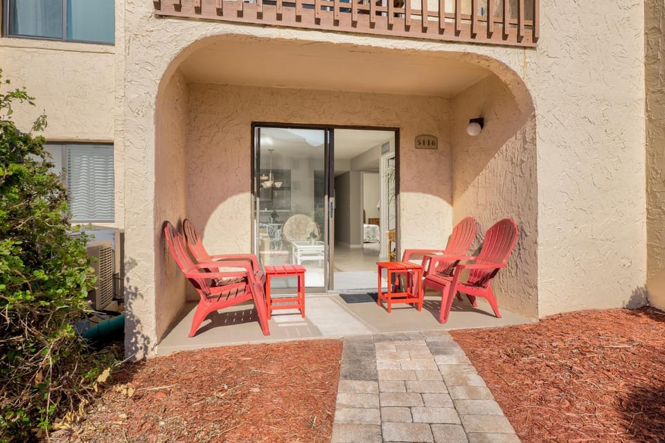 Patio, Facade/entrance, Seating area