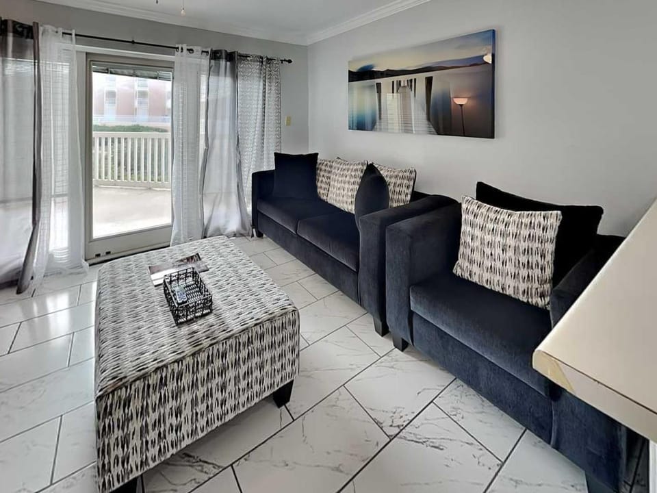 Day, Balcony/Terrace, Living room, Seating area, furniture