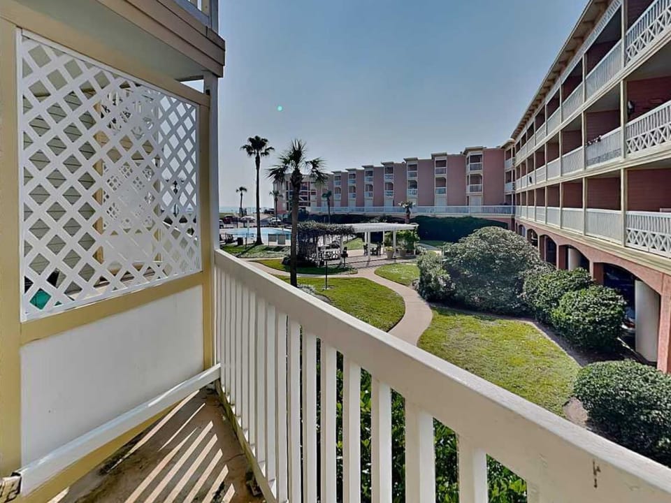 Property building, Day, Garden, View (from property/room), Balcony/Terrace, Garden view