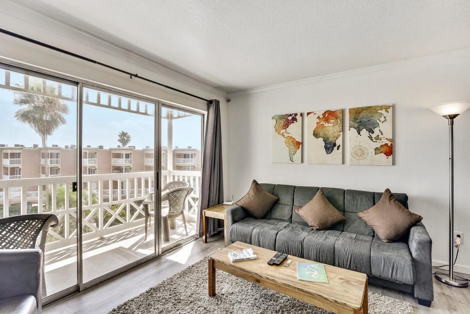 Balcony/Terrace, Living room, Seating area, furniture