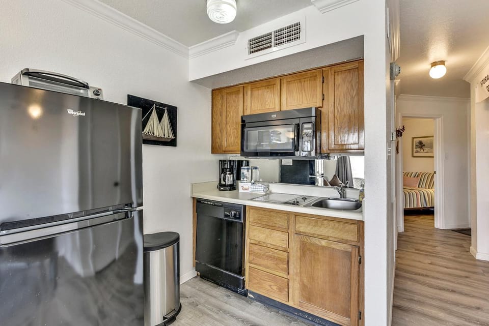 Coffee/tea facilities, Kitchen or kitchenette, microwave, air conditioner