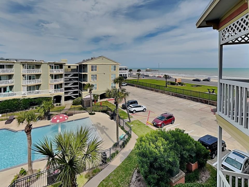 Property building, Balcony/Terrace, Beach, Sea view, Swimming pool, Parking