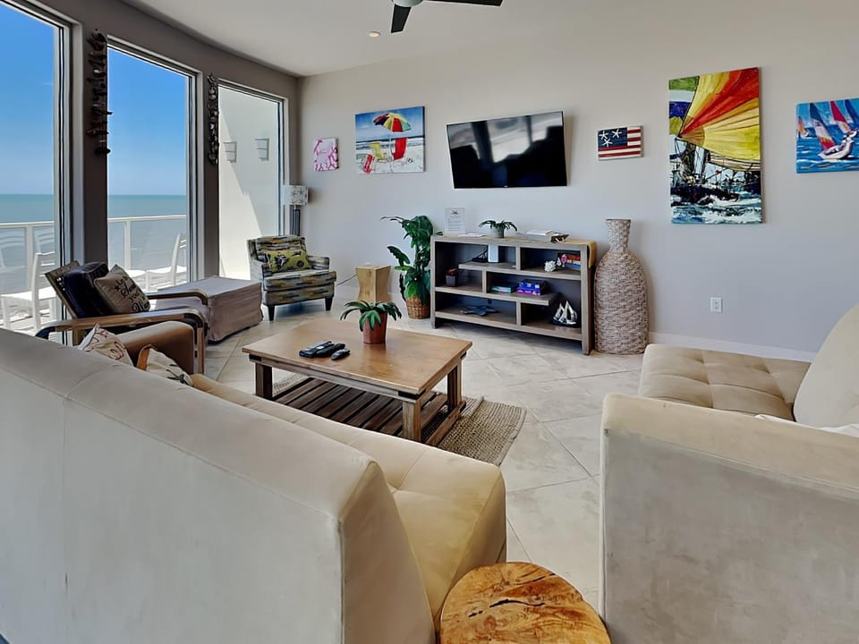 TV and multimedia, View (from property/room), Balcony/Terrace, Living room, Seating area, Sea view, furniture