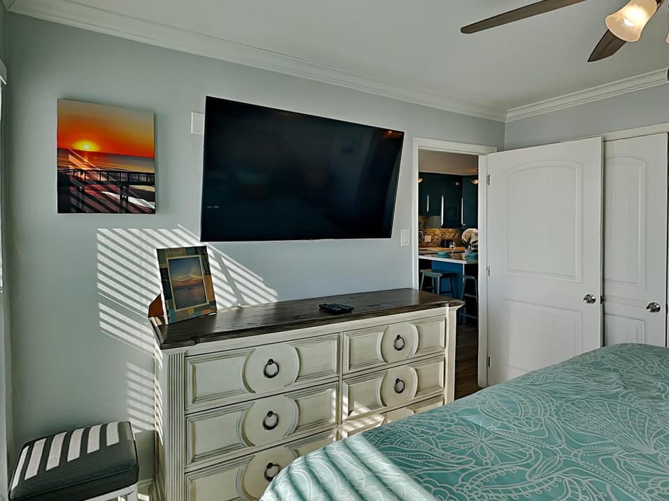 Bed, TV and multimedia, Bedroom, furniture, wardrobe