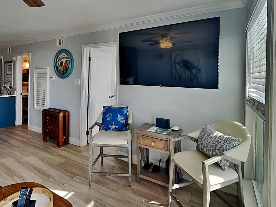 TV and multimedia, Living room, Seating area, furniture