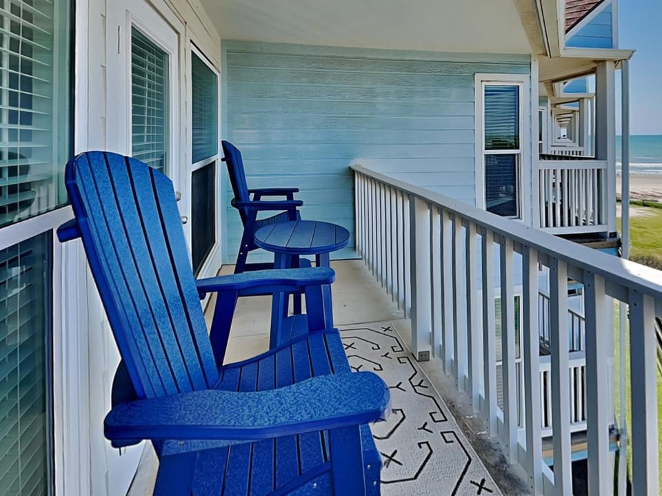 Balcony/Terrace, Seating area, Beach, Sea view