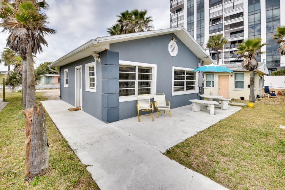 Cozy Ormond Beach Bungalow: Steps to the Sand House in Ormond By The Sea