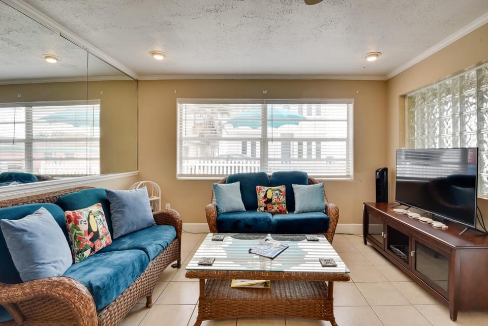 Cozy Ormond Beach Bungalow: Steps to the Sand House in Ormond By The Sea