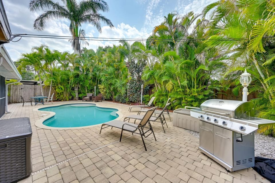 ‘Pelican Nest’, Tropical Naples Villa w/ Pool Villa in East Naples