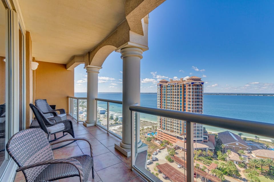 Exquisite Island Condo: Resort Perks & Views! House in Pensacola Beach