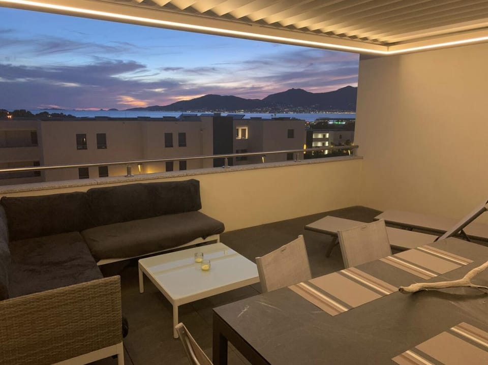 Balcony/Terrace, Mountain view, Sea view