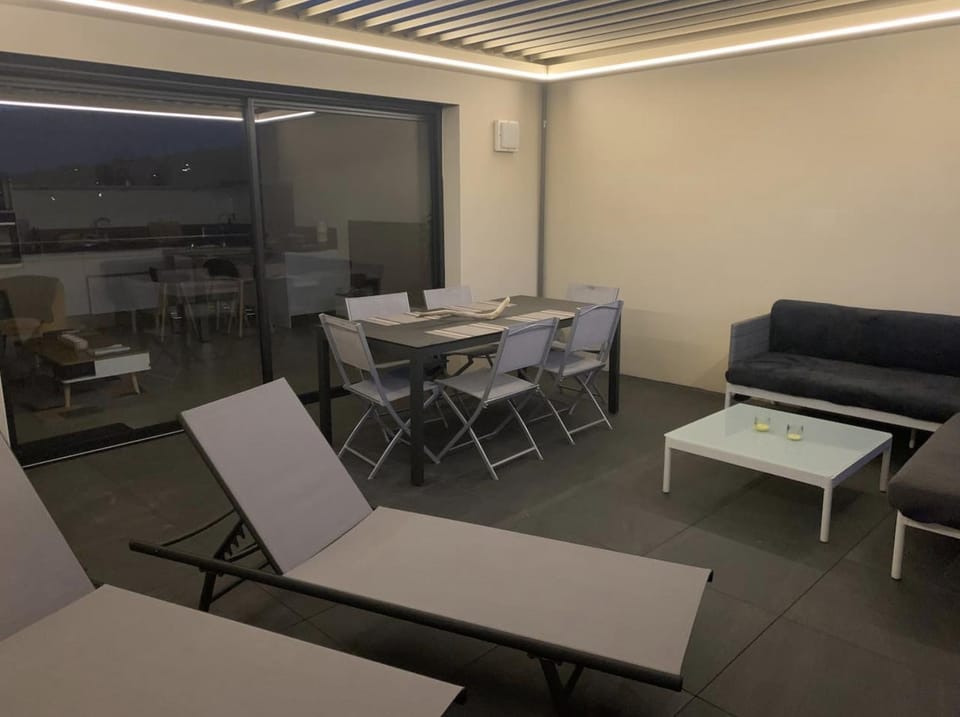 Balcony/Terrace, Dining area