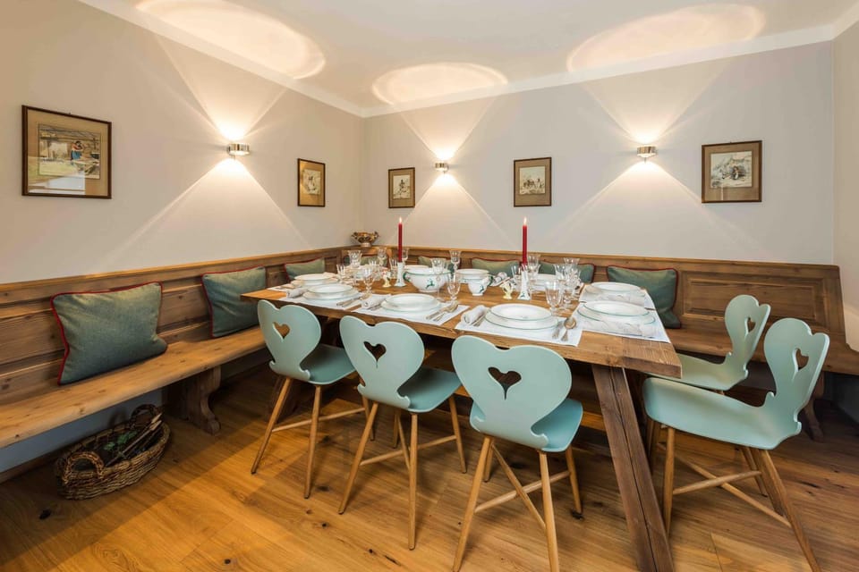 Seating area, Dining area