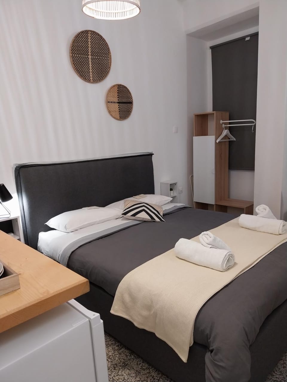 Bed, Photo of the whole room, wardrobe