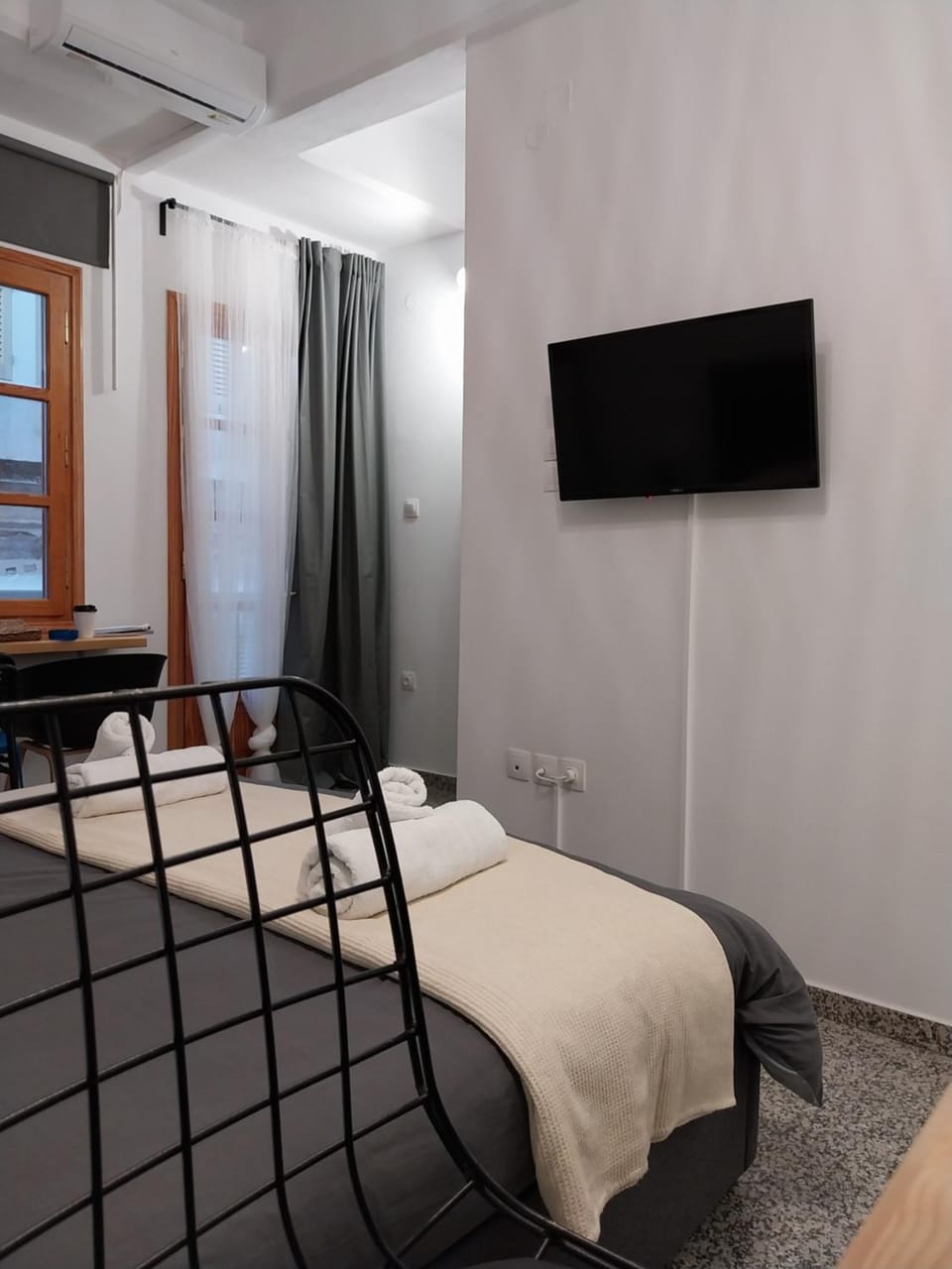 TV and multimedia, Photo of the whole room, Bedroom