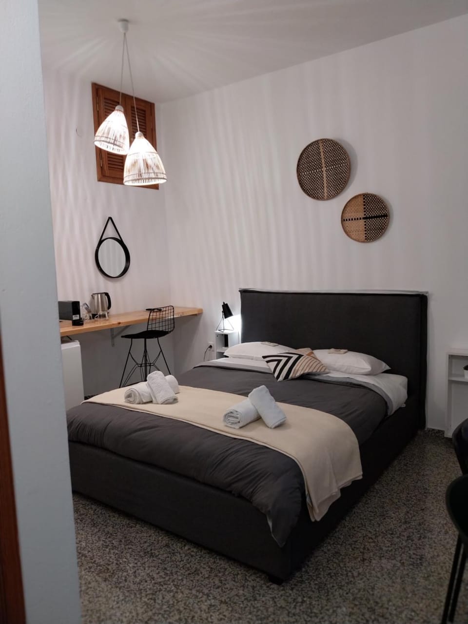 Photo of the whole room, Bedroom
