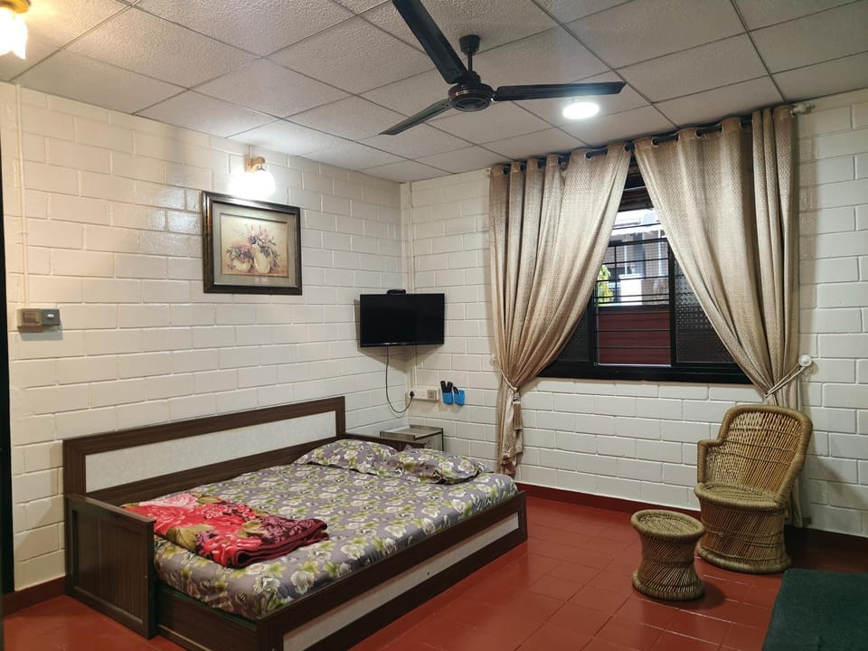 Living room, Photo of the whole room, Seating area, Bedroom, air conditioner