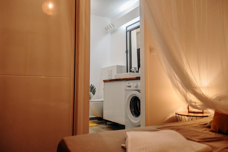 Bed, Bedroom, washing machine