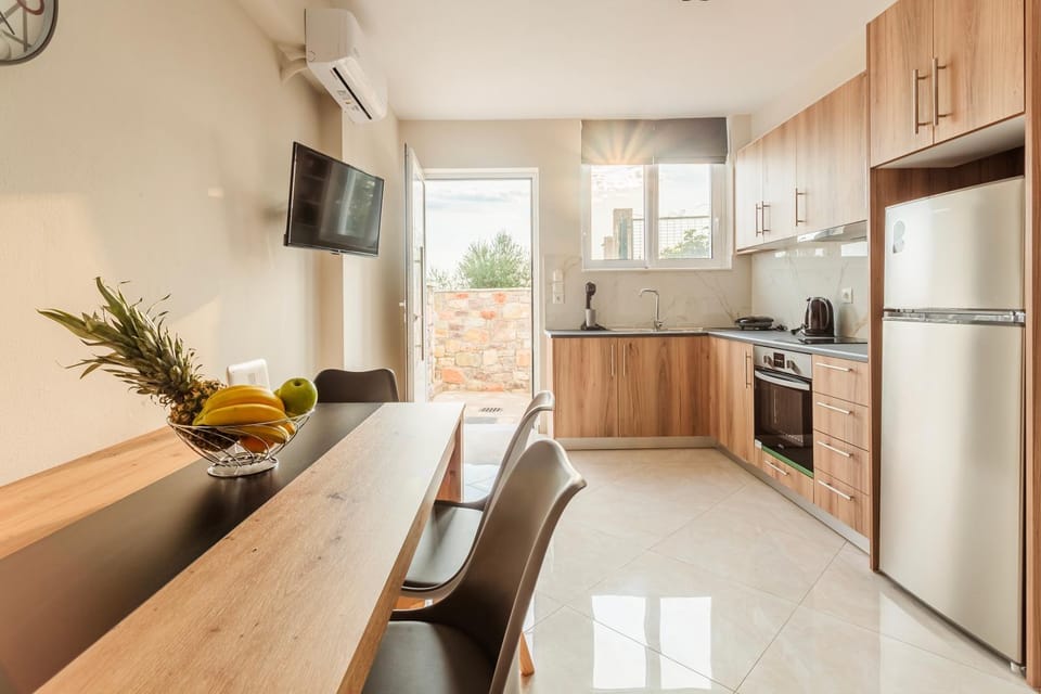 Kelly's Sunset Apartment 1 Κalamata House in Messenia
