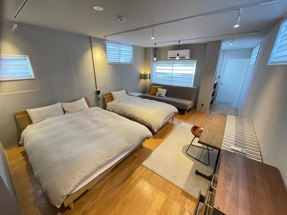 Bed, Seating area, Bedroom