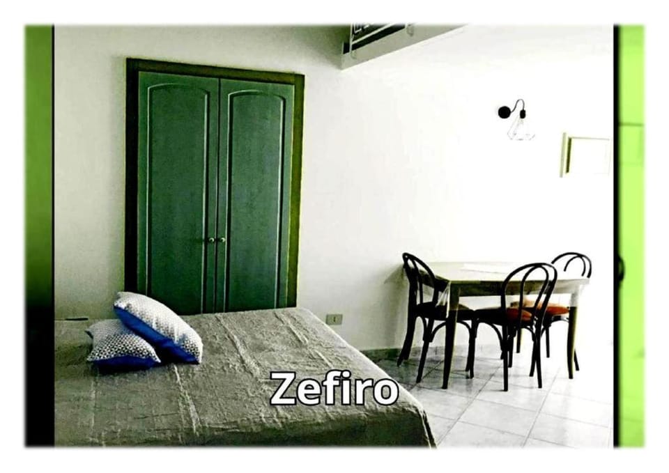 Bed, Living room, Photo of the whole room, Seating area, Dining area, Bedroom