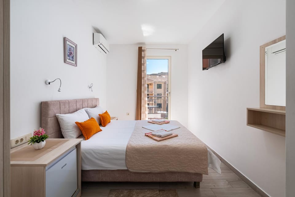 Property building, View (from property/room), Bedroom, City view, Family, Quiet street view, towels