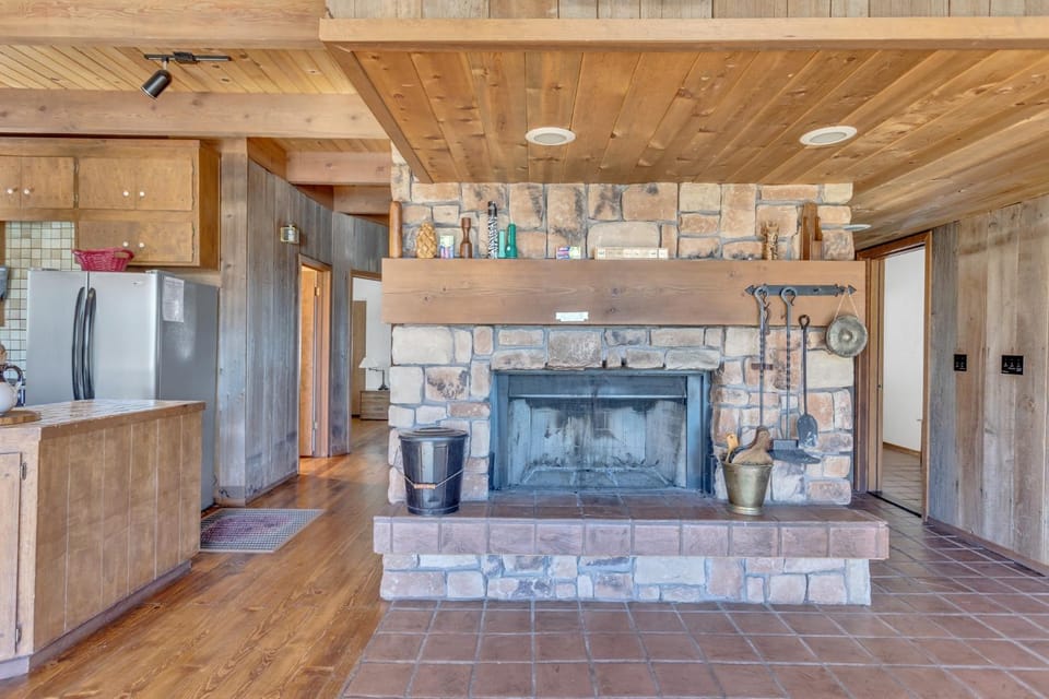 Overlooking Beautiful Bear Lake VH#318 House in Bear Valley