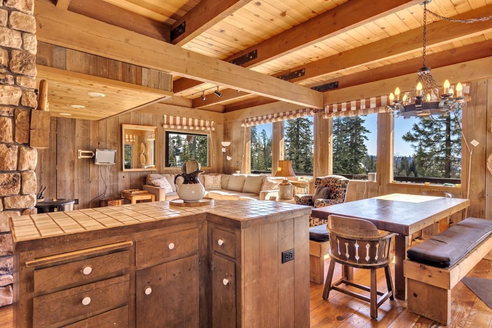 Overlooking Beautiful Bear Lake VH#318 House in Bear Valley