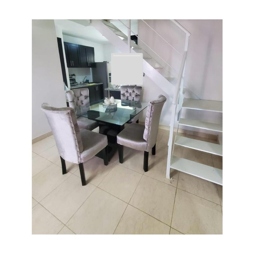 Acogedor apartment , seguridad las 24 horas , Cibao International Airport 8 minutos, Centro de Santiago 10 Minutos , Tamboril la capital mundial del cigarro 10 minutos Apartment in Santiago de los Caballeros