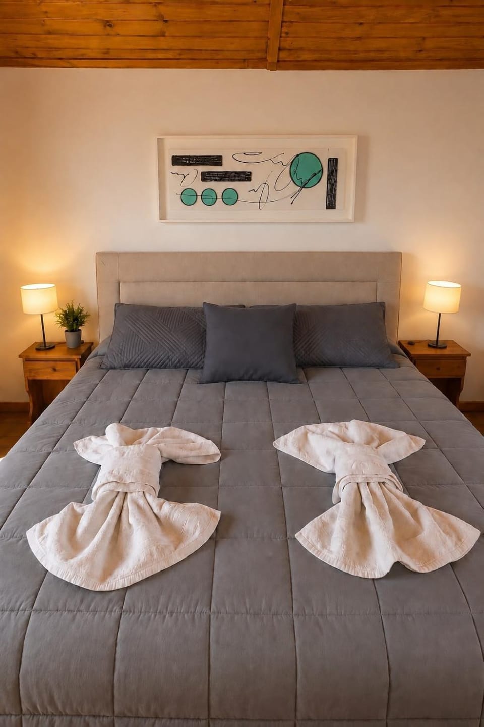 Photo of the whole room, Bedroom, towels