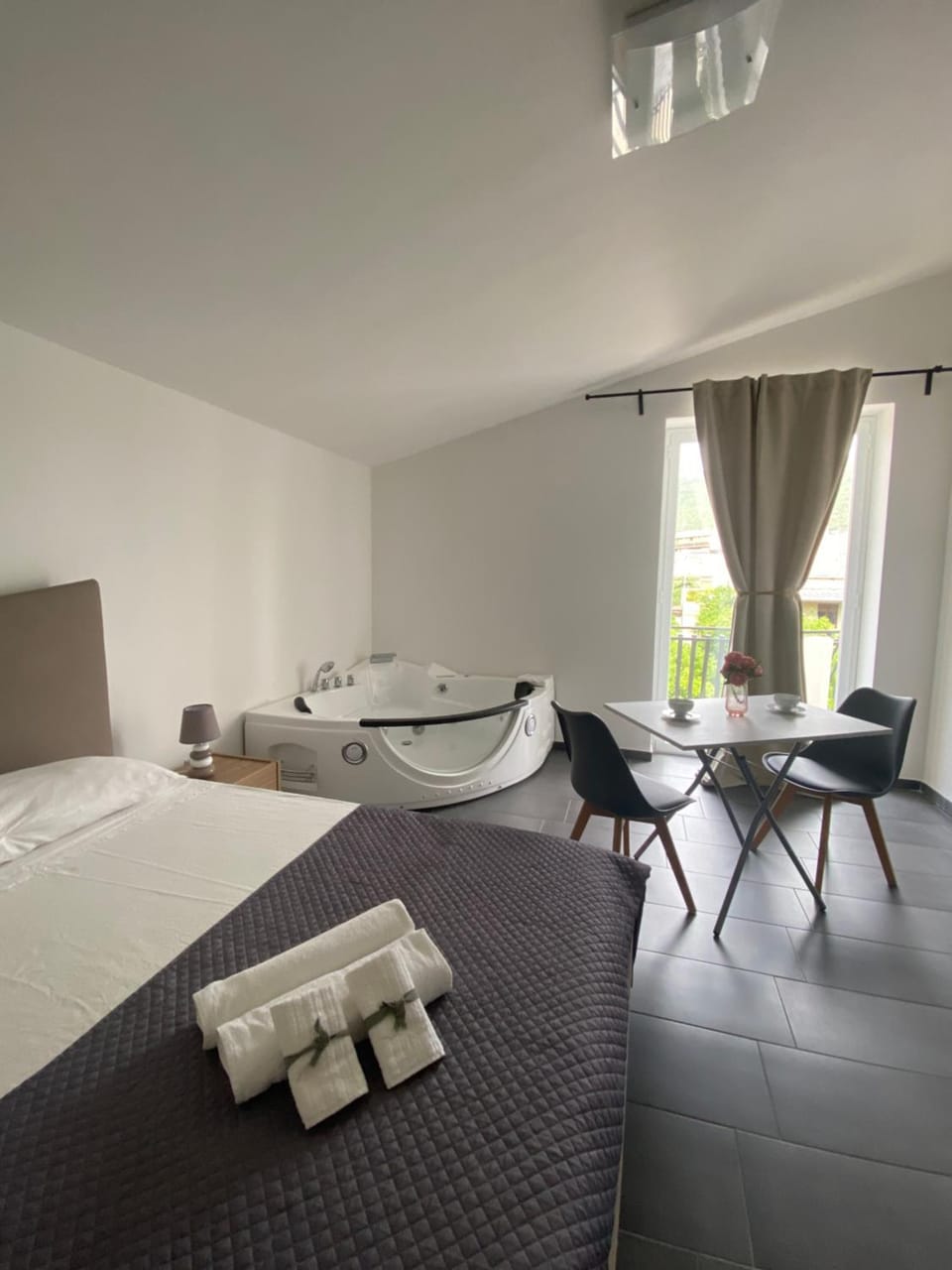 Bed, Photo of the whole room