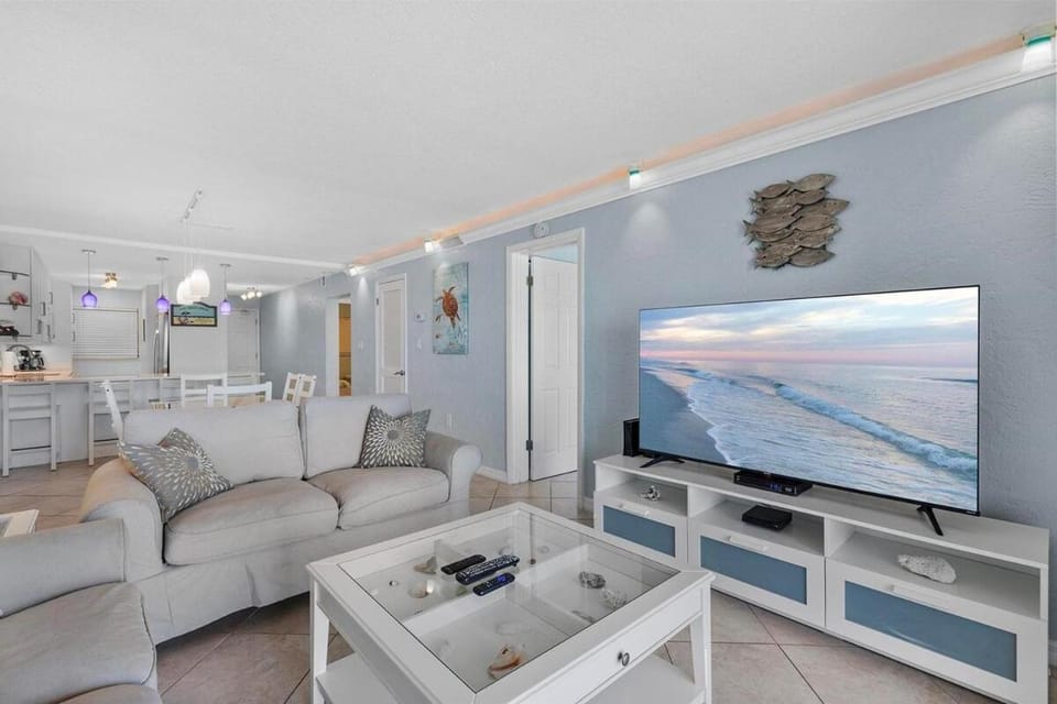 313 - Dazzling Oceanfront 2/2 Apartment in Edgewater