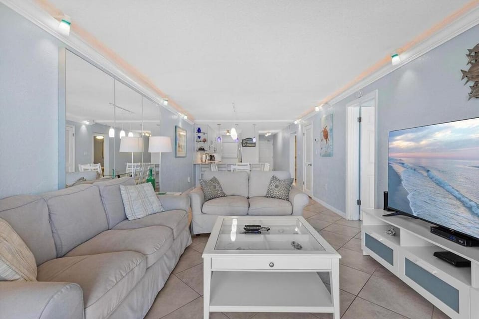 313 - Dazzling Oceanfront 2/2 Apartment in Edgewater