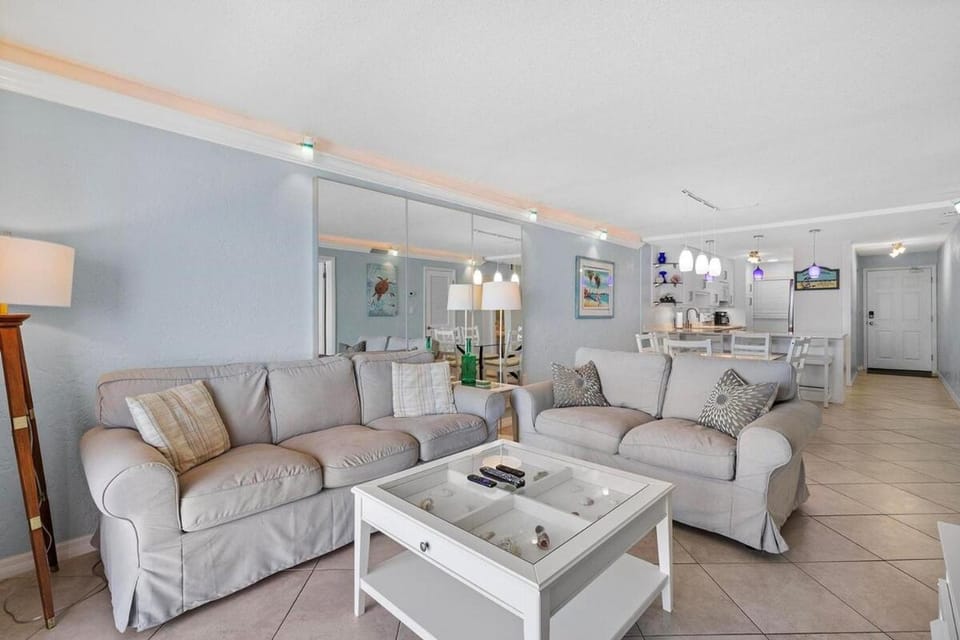 313 - Dazzling Oceanfront 2/2 Apartment in Edgewater