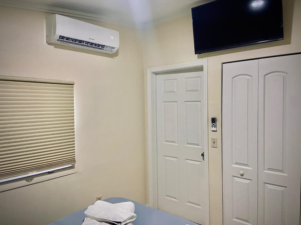 Private Room near Miami Airport - Free parking - 01 Vacation rental in Miami