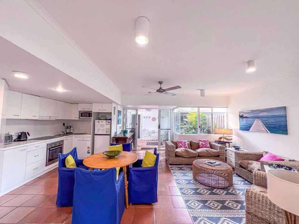 Beaches Apt 2 Beachfront Apartment in Wongaling Beach