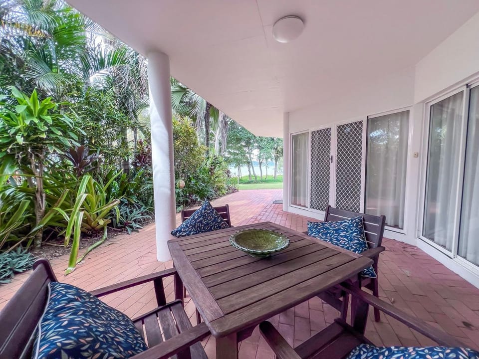 Beaches Apt 2 Beachfront Apartment in Wongaling Beach