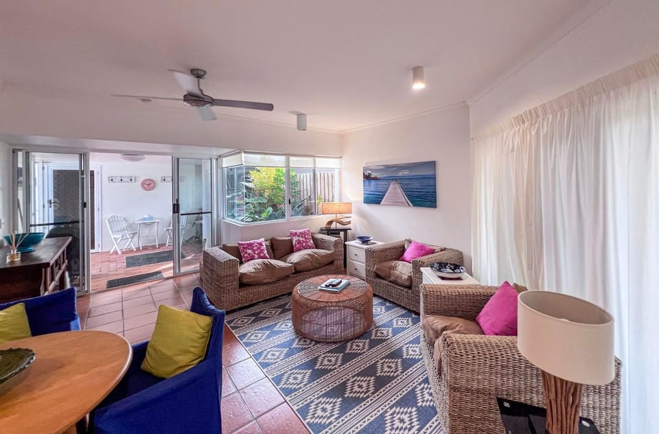 Beaches Apt 2 Beachfront Apartment in Wongaling Beach
