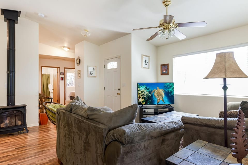 Pukeawe Hale House in Volcano