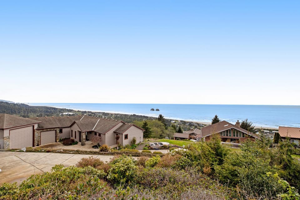 Serpent Rock Viewhouse House in Rockaway Beach