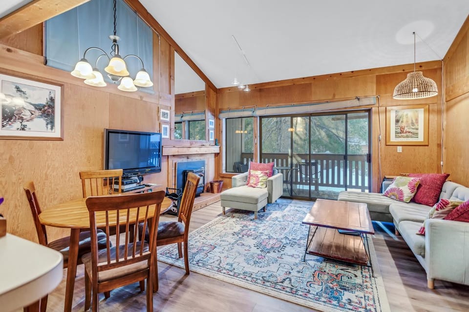 Modern & Sleek Condo - Creekside #110 Apartment in Bear Valley