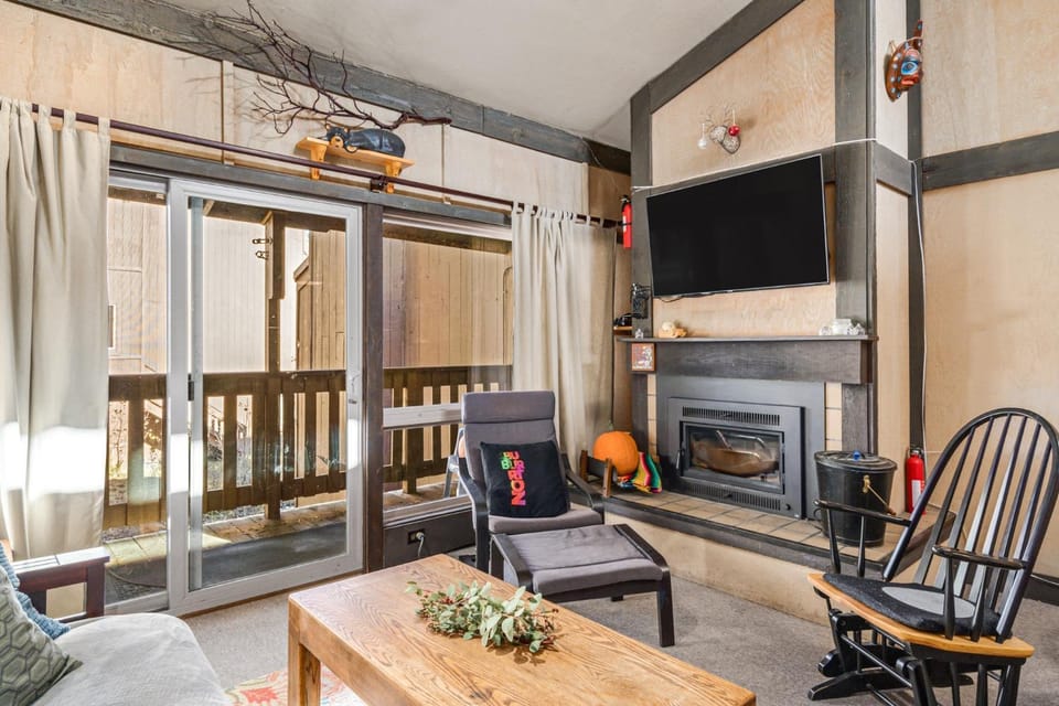 Sunny, Spacious & Pet Friendly - Creekside #39 Apartment in Bear Valley